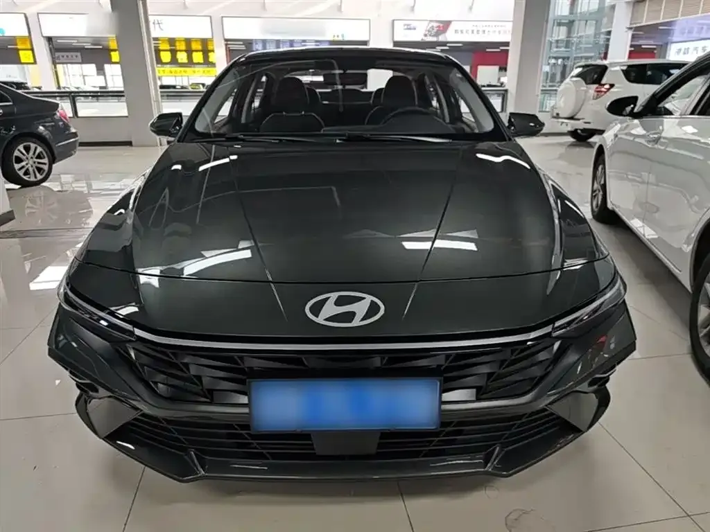 Hyundai Elantra — фото 3