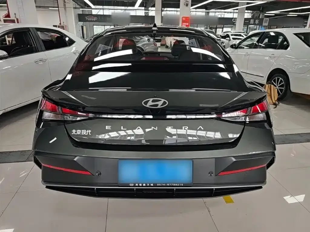 Hyundai Elantra — фото 10