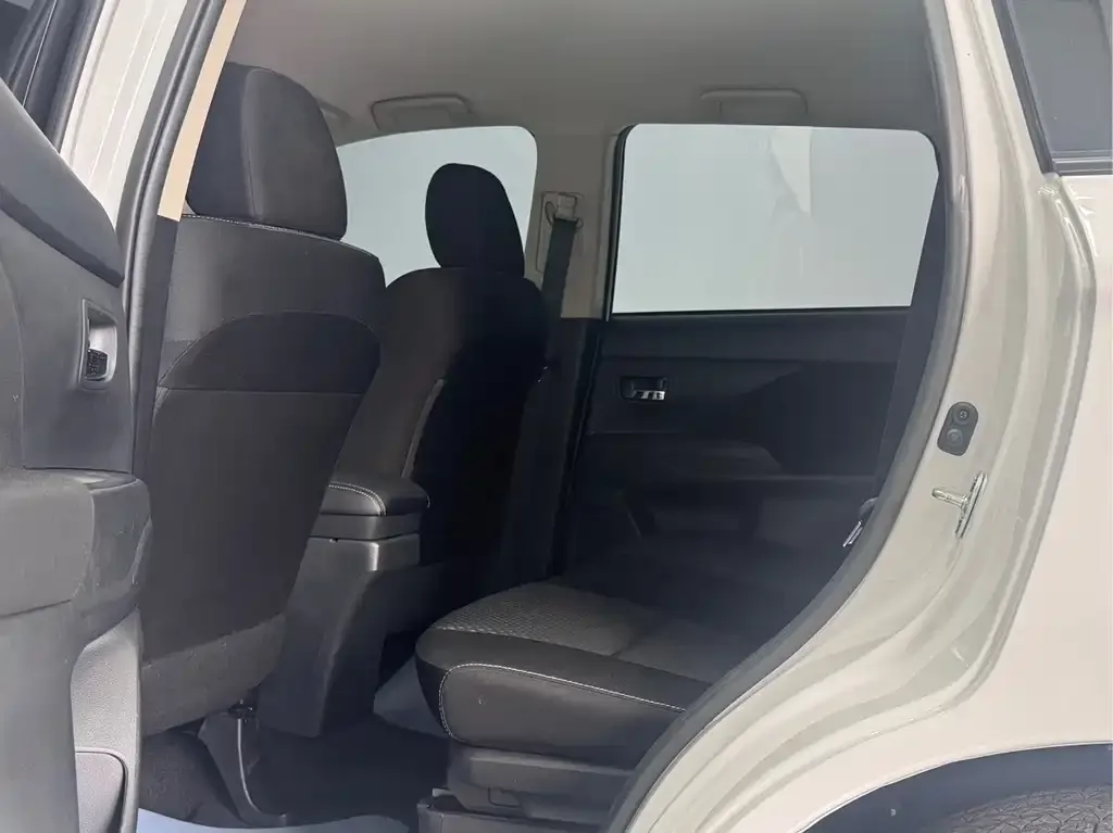 Mitsubishi Outlander — фото 2