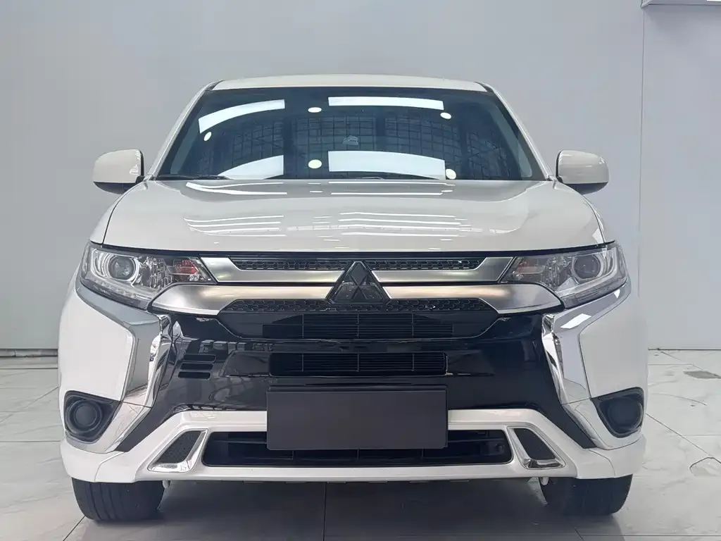 Mitsubishi Outlander — фото 7