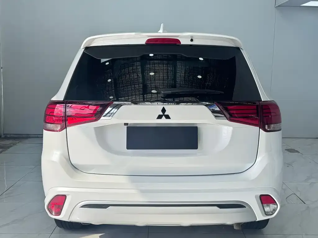 Mitsubishi Outlander — фото 3