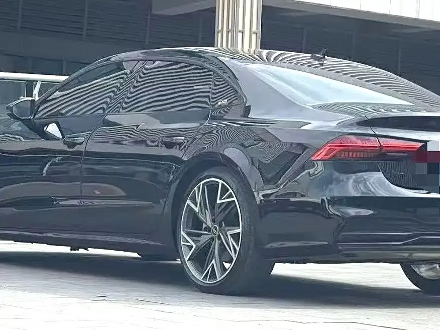 Audi A7L 2023 из CN, фото 6
