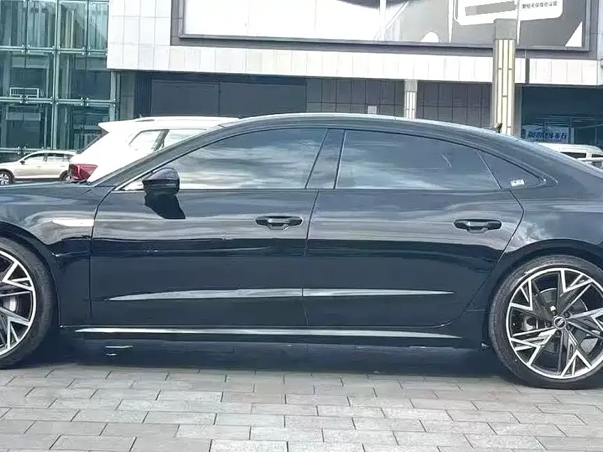 Audi A7L 2023 из CN, фото 3