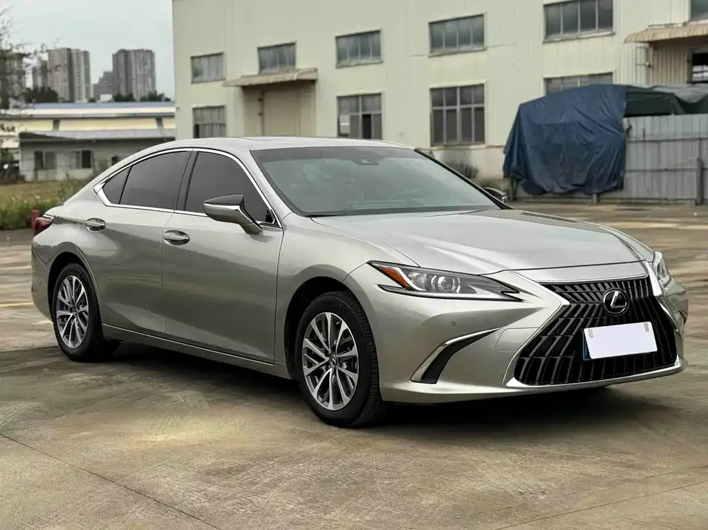 Lexus ES — фото 1