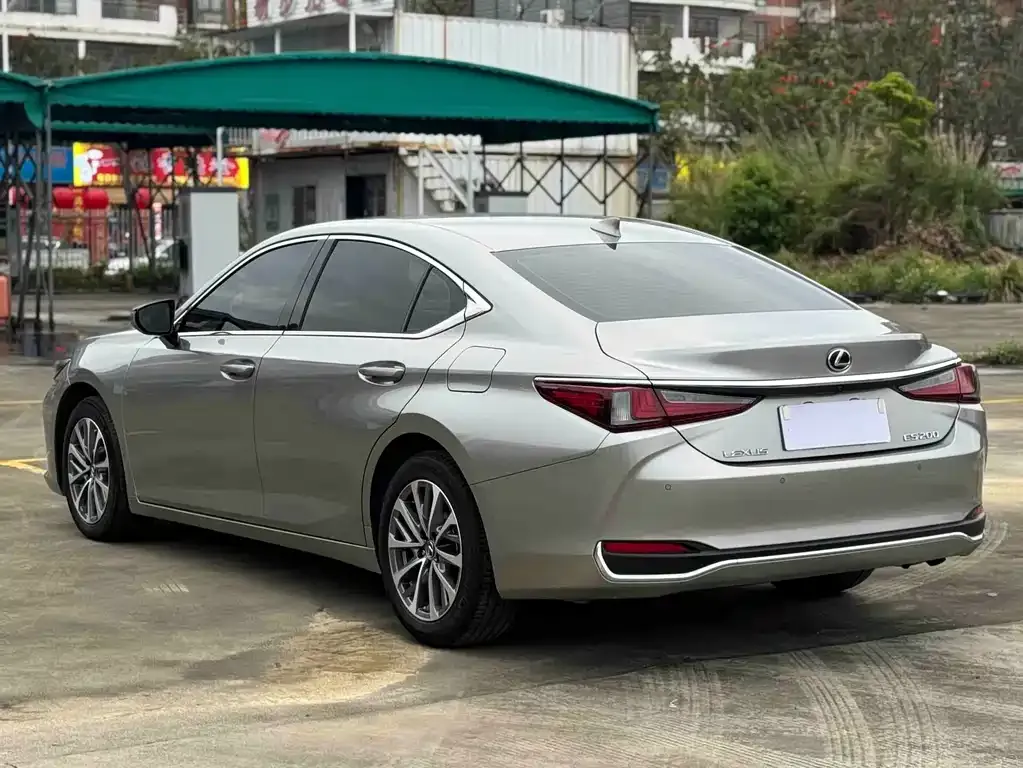 Lexus ES — фото 5