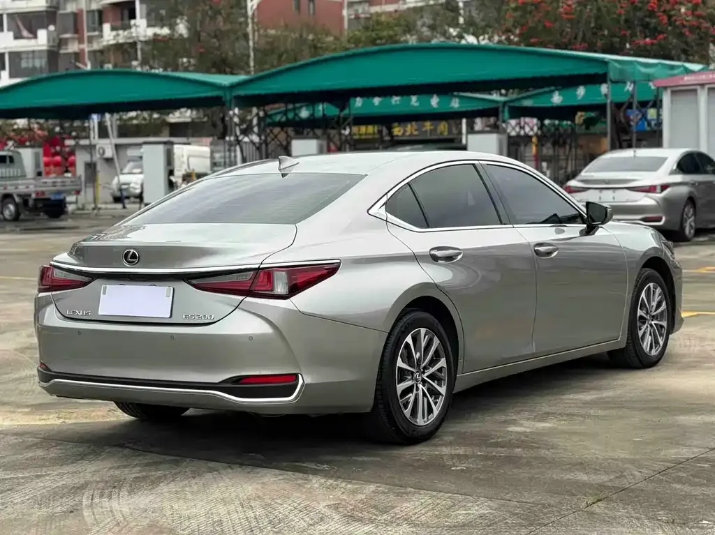 Lexus ES — фото 4