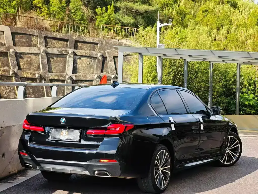 BMW 5 Series — фото 9
