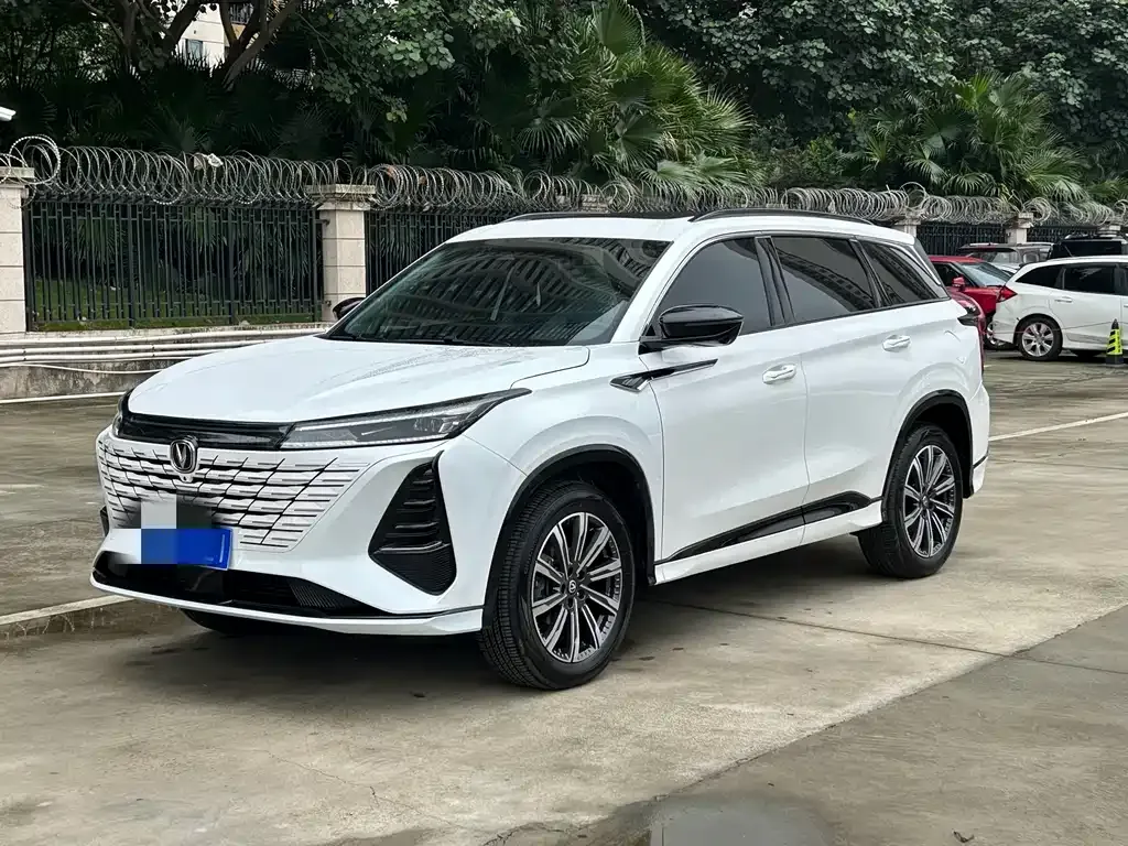 Changan CS75PLUS — фото 1