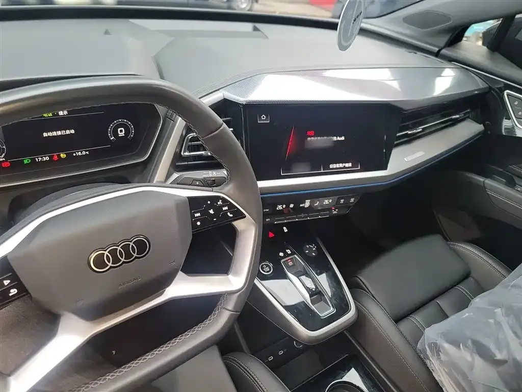 Audi Q4 e-tron — фото 2