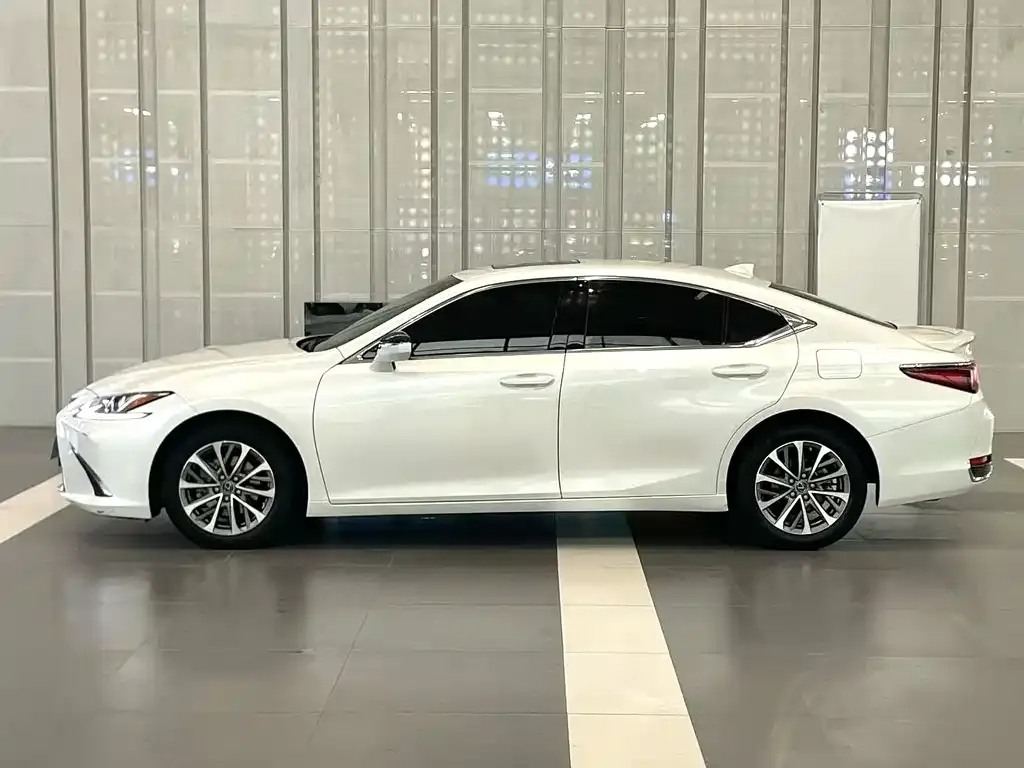 Lexus ES — фото 4