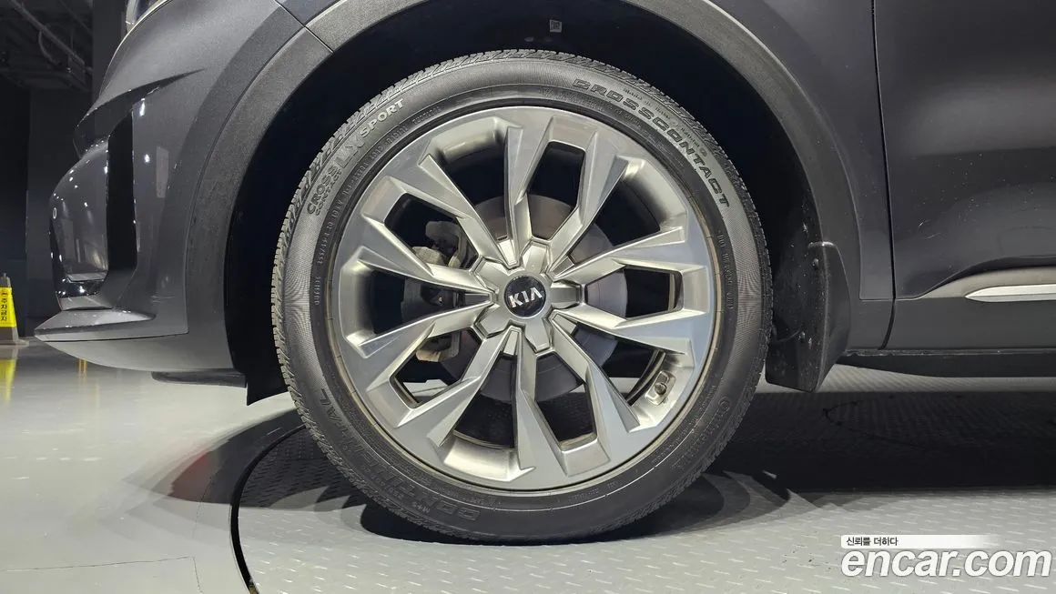 Kia Sorento — фото 6