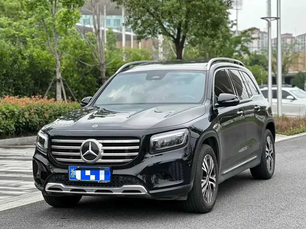 Mercedes-Benz GLB — фото 1
