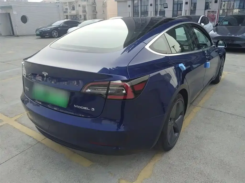Tesla Model 3 — фото 9