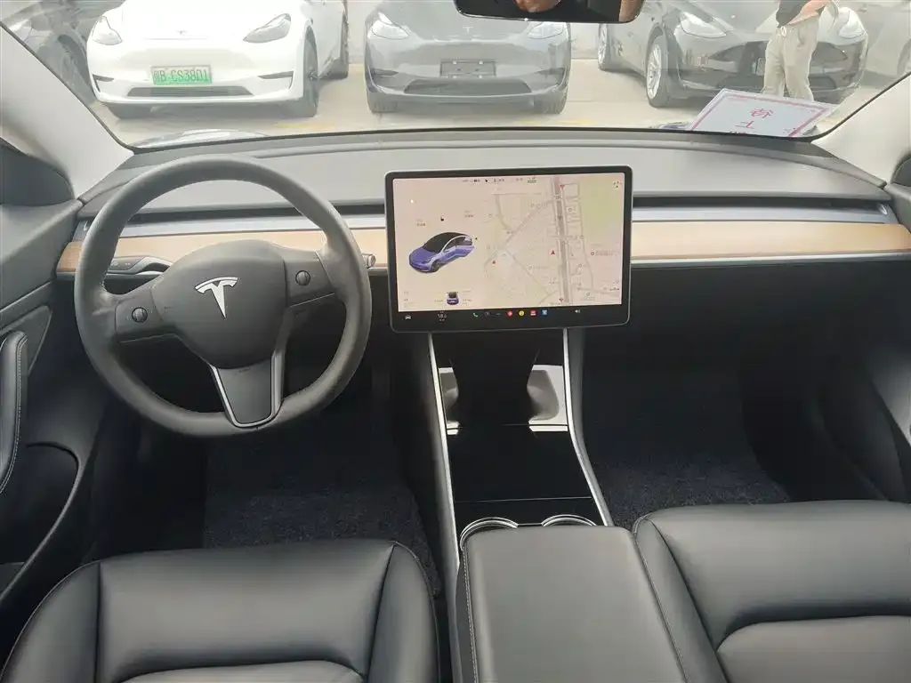 Tesla Model 3 — фото 4