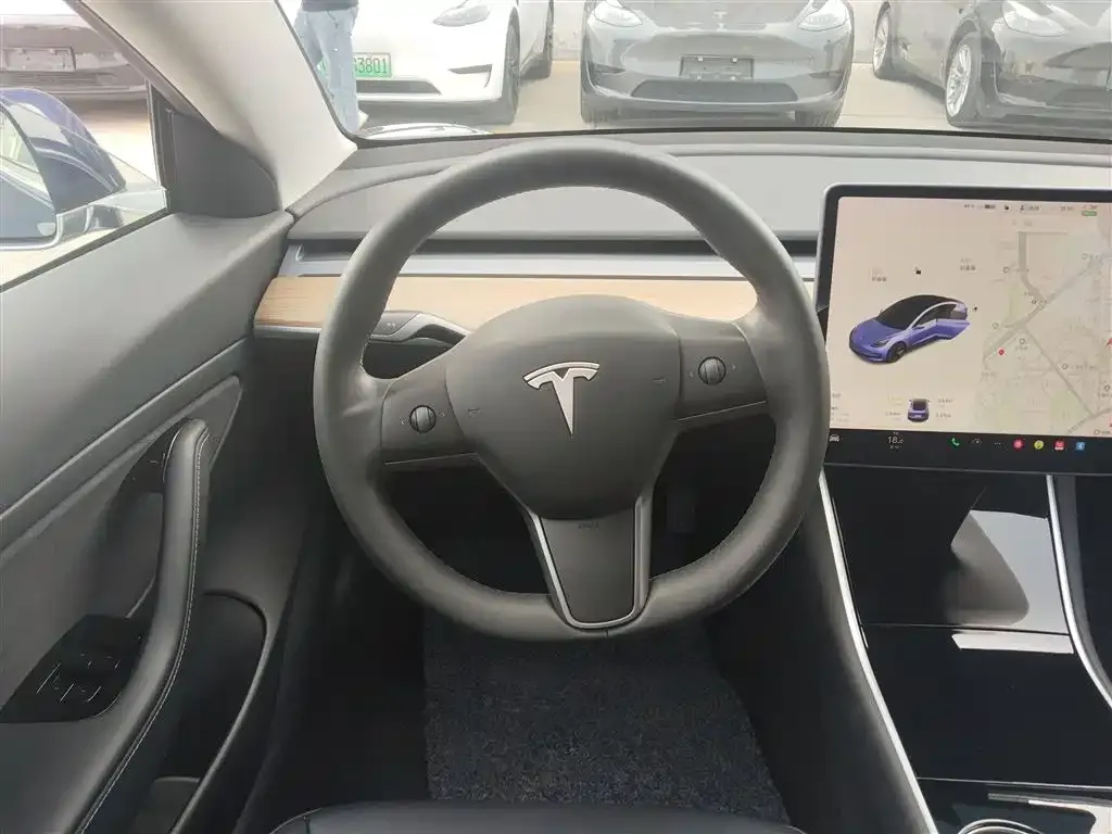 Tesla Model 3 — фото 5