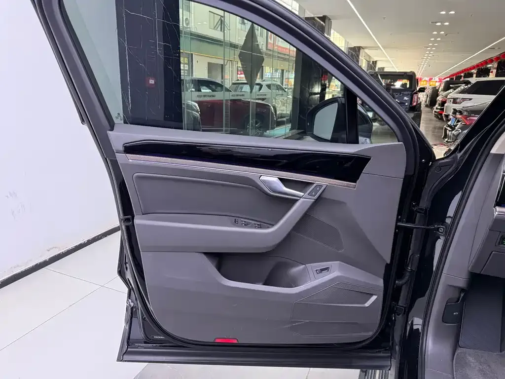 Volkswagen Touareg 2022 из CN, фото 2