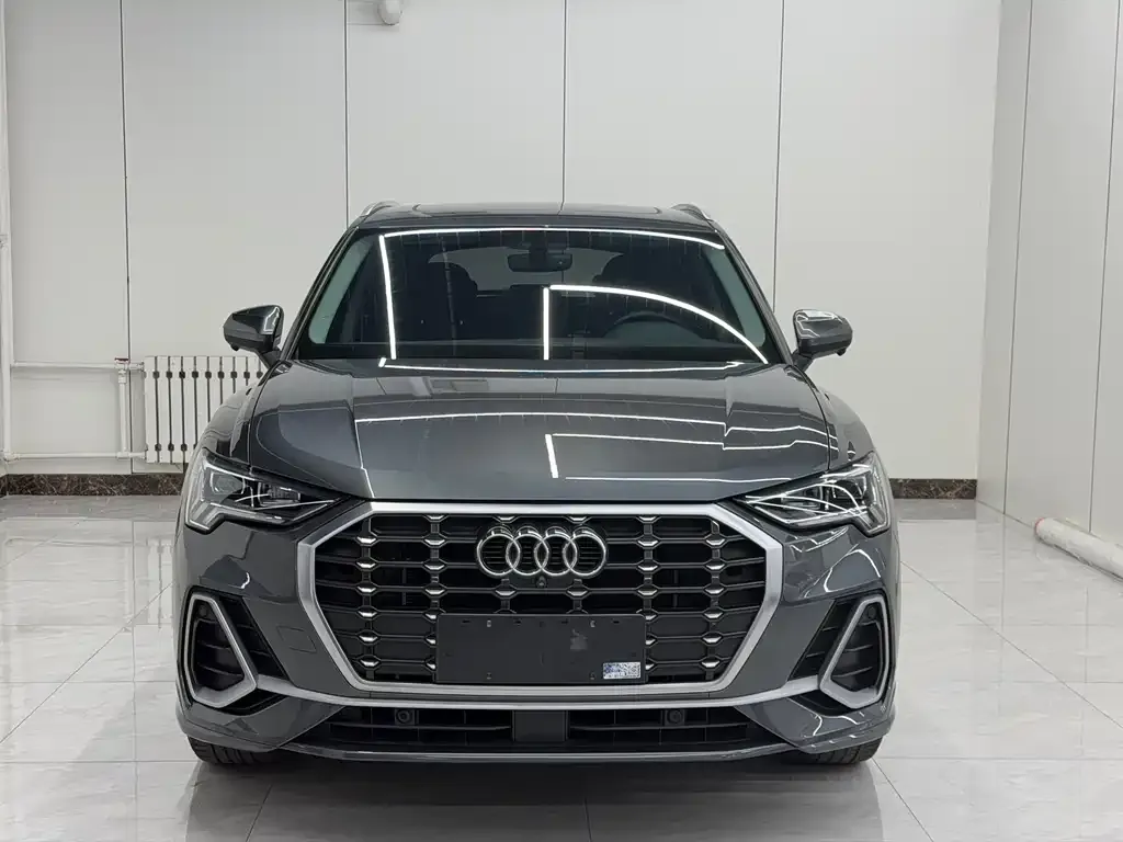 Audi Q3 — фото 1