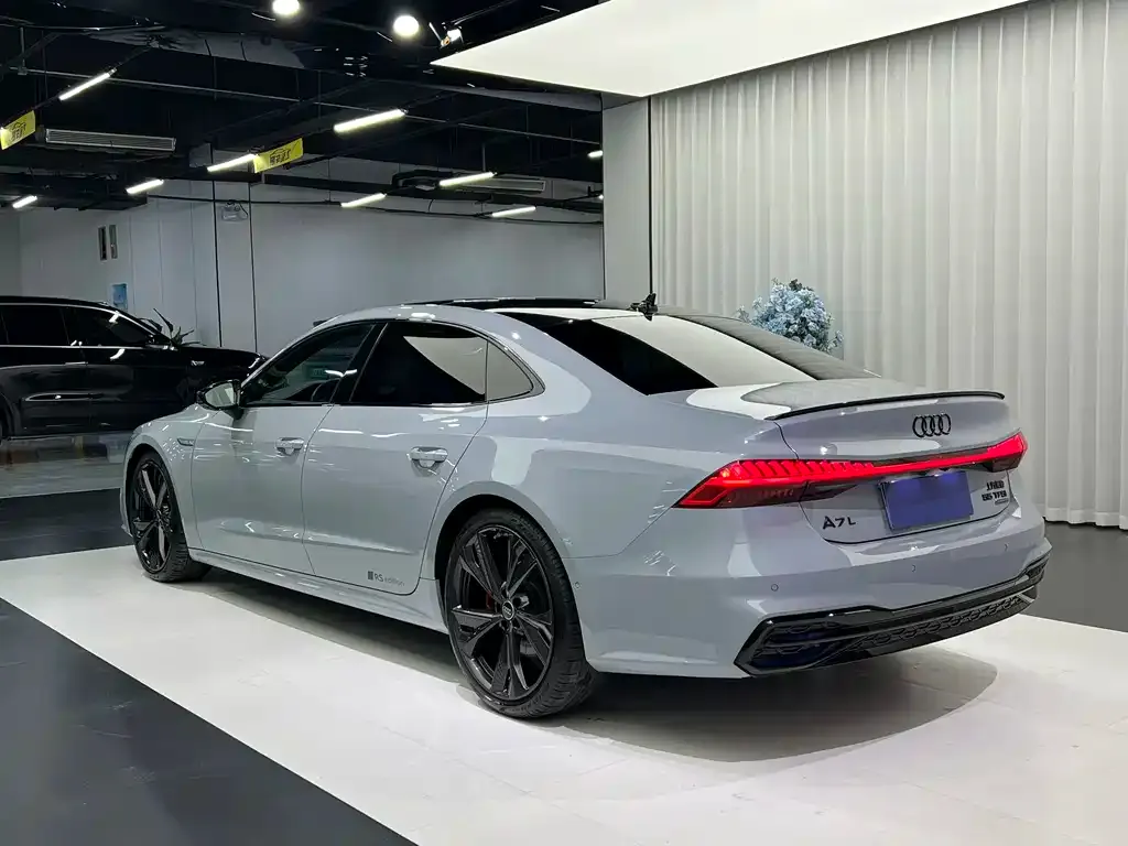 Audi A7L — фото 9