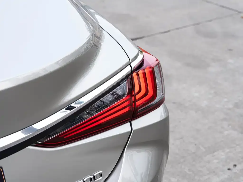 Lexus ES — фото 6