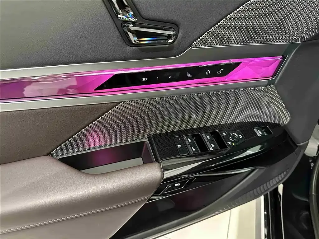 BMW 7 Series — фото 10