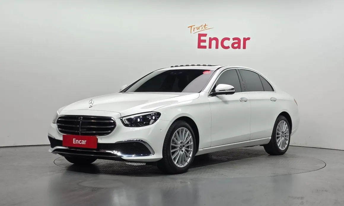 Mercedes-Benz E-Class — фото 1
