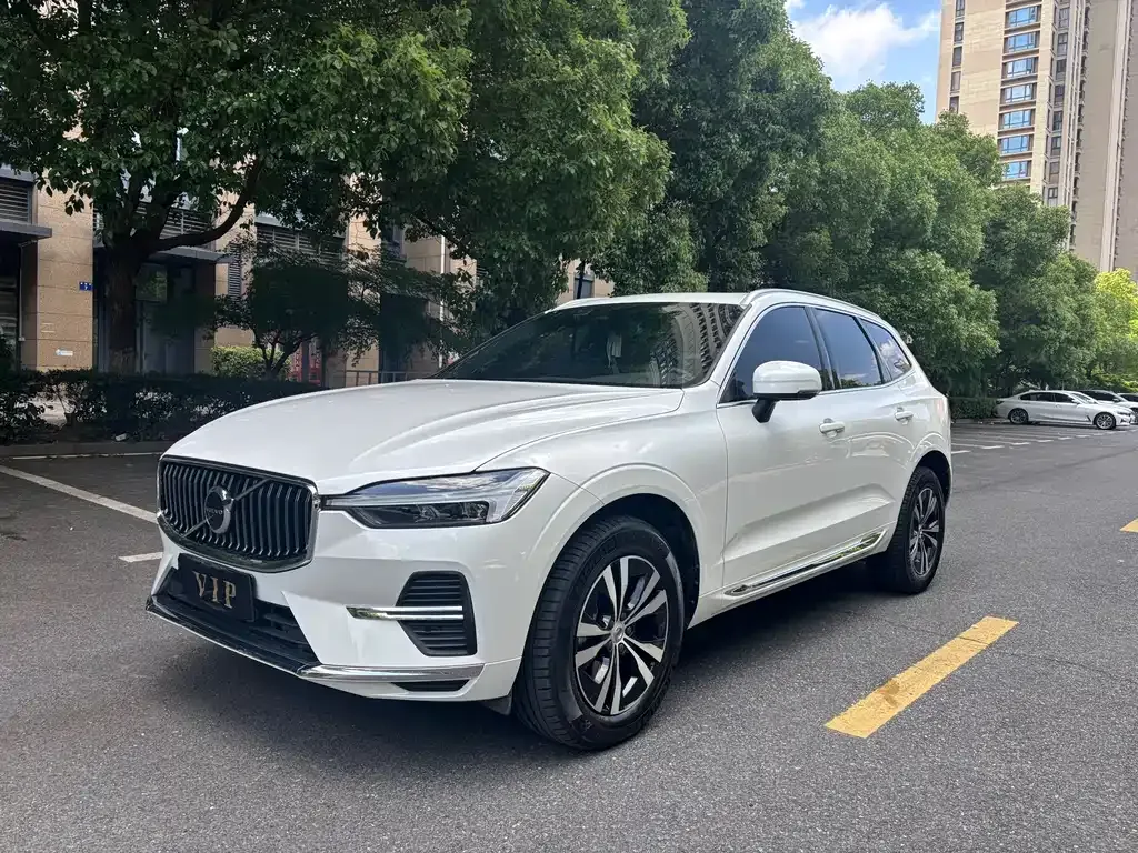 Volvo XC60 — фото 1