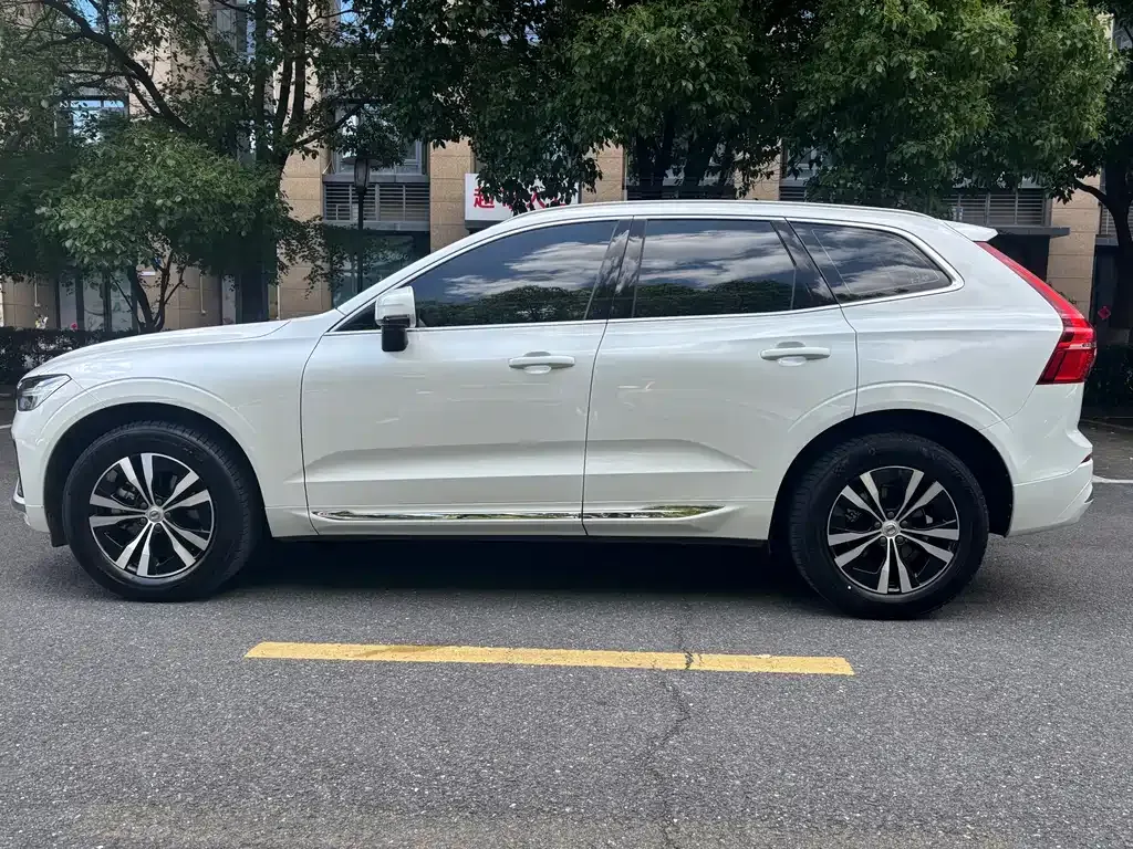Volvo XC60 — фото 10