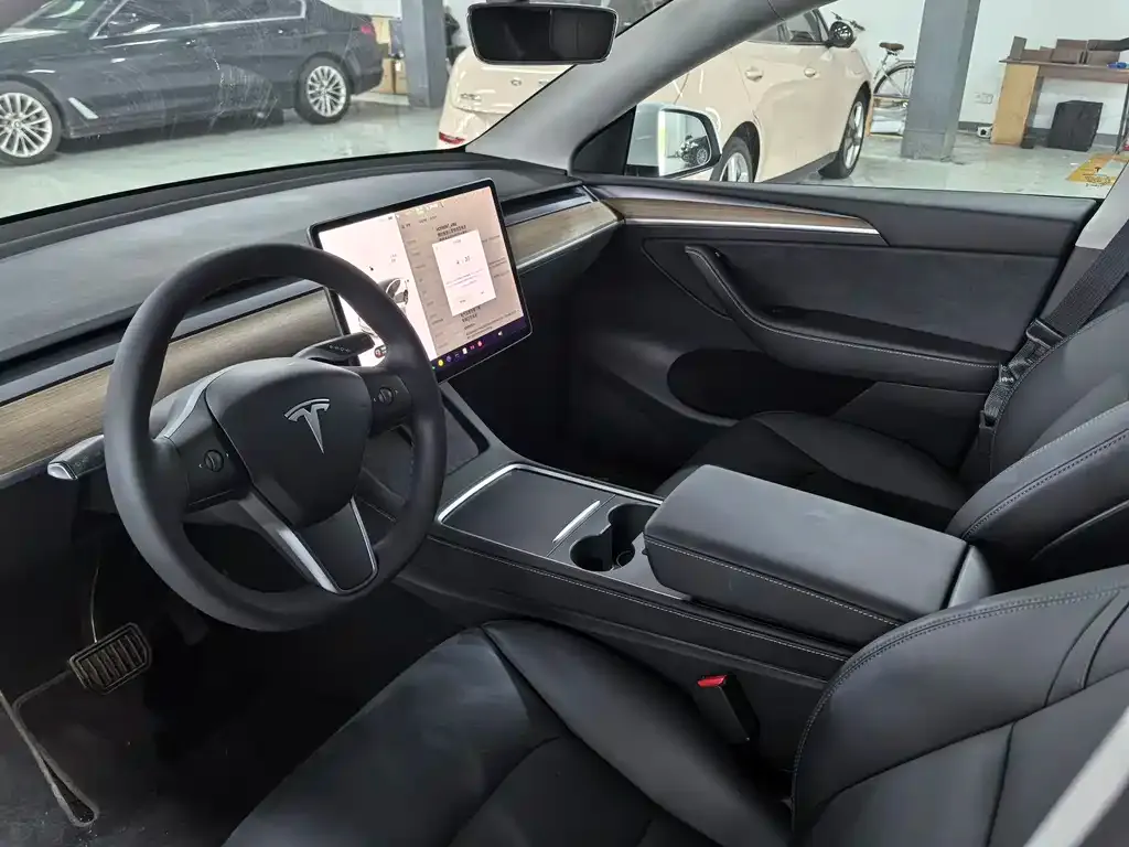Tesla Model Y — фото 4