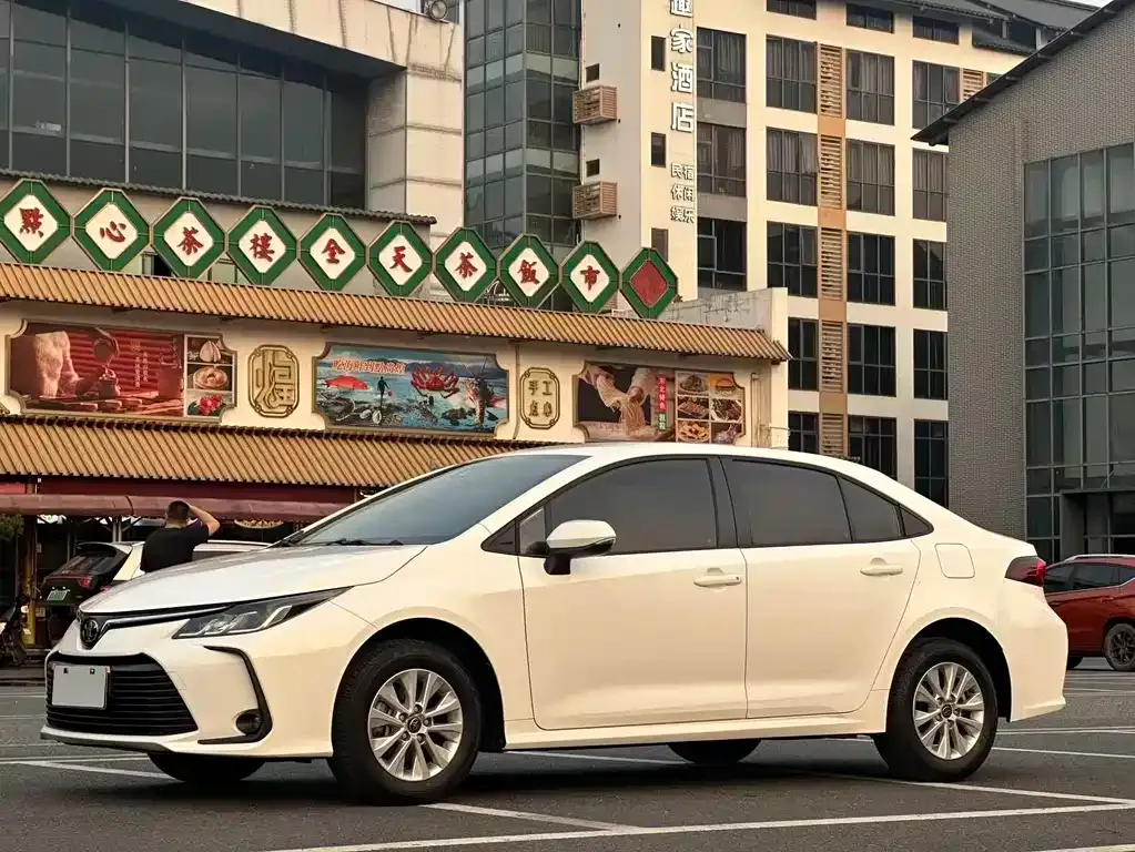 Toyota Corolla — фото 1