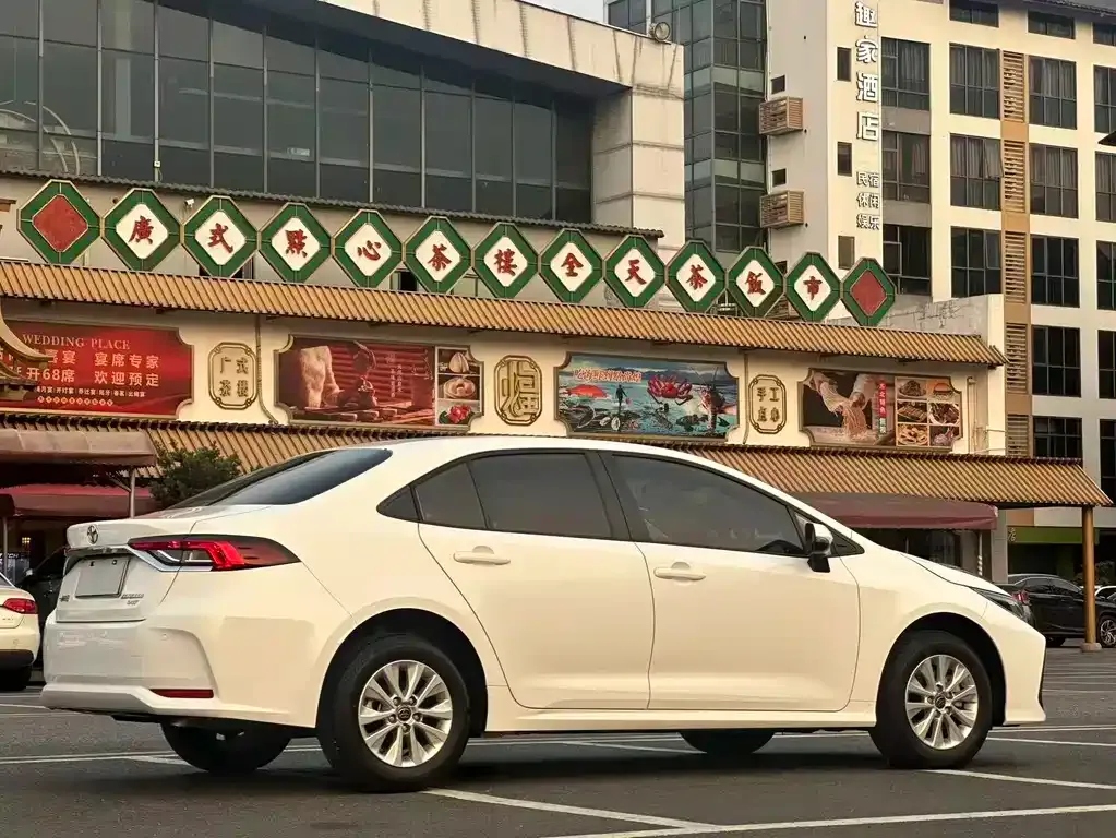 Toyota Corolla — фото 5
