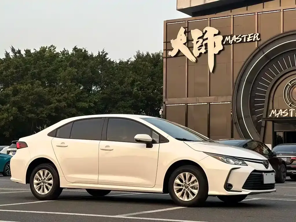 Toyota Corolla — фото 8