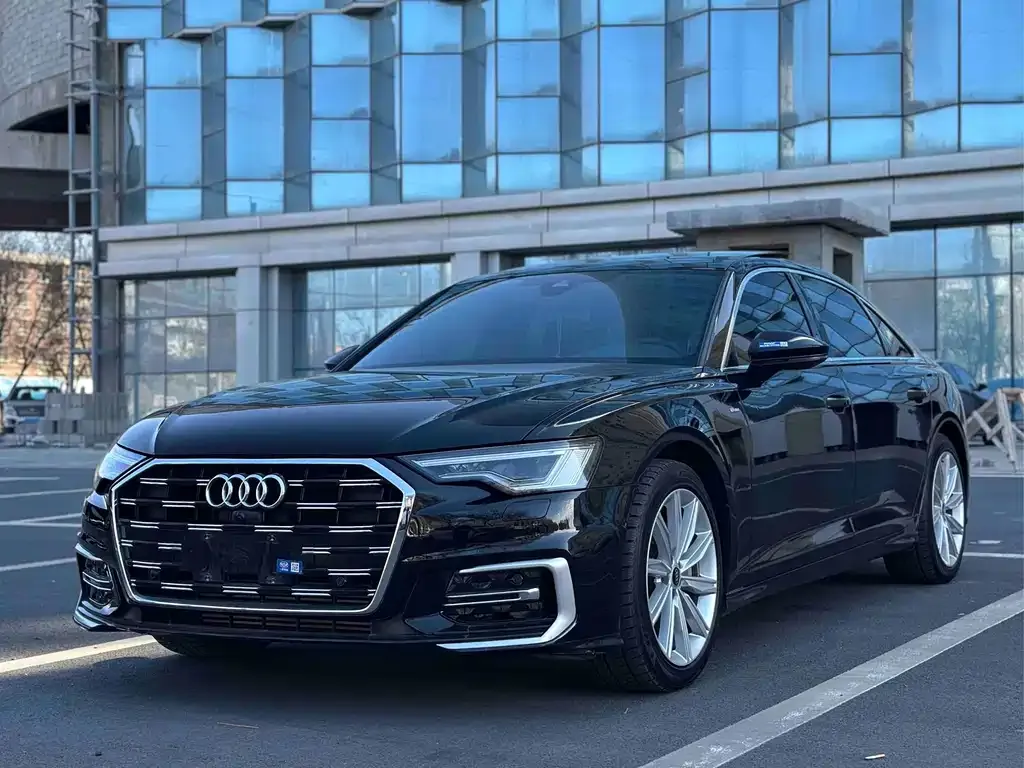 Audi A6L — фото 1
