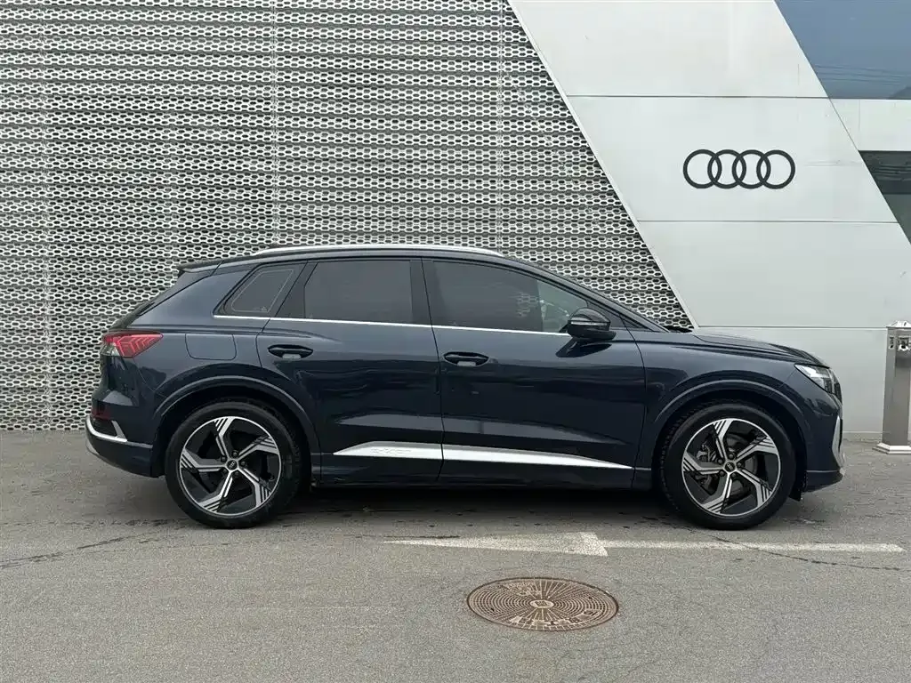 Audi Q4 e-tron — фото 7