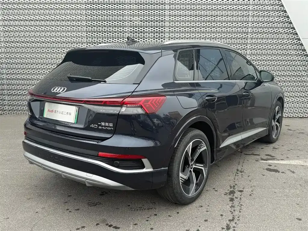 Audi Q4 e-tron — фото 4