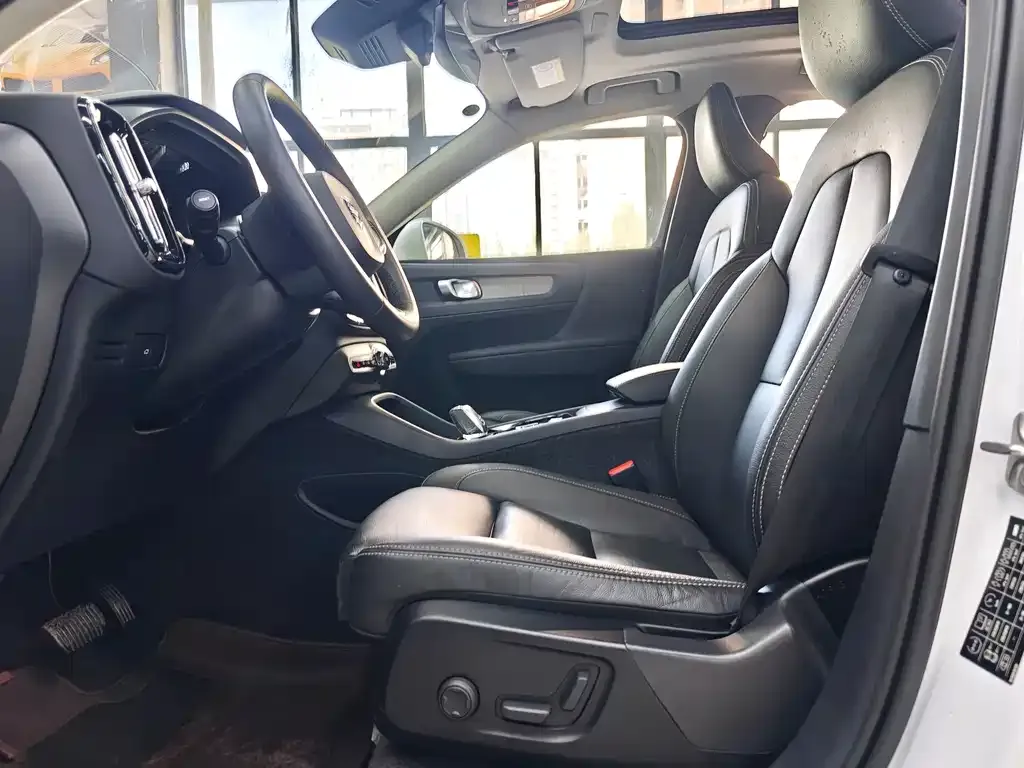 Volvo XC40 2023 из CN, фото 2