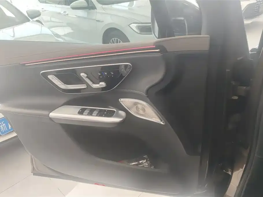 Mercedes-Benz EQE SUV — фото 2
