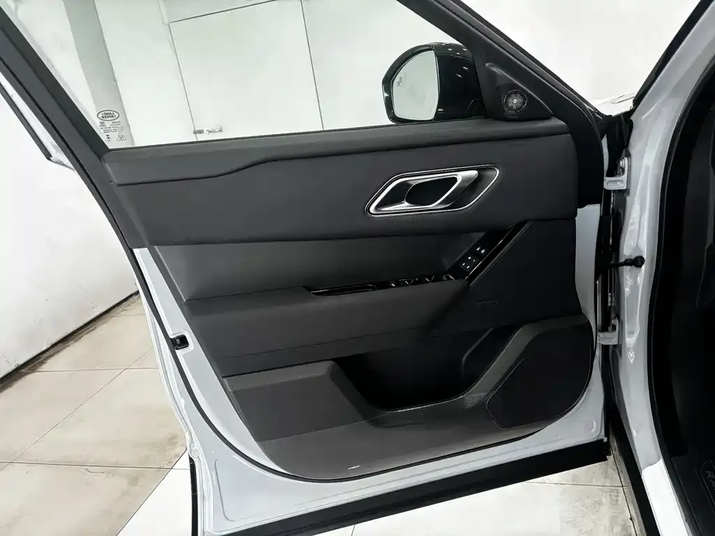 Land Rover Velar — фото 10