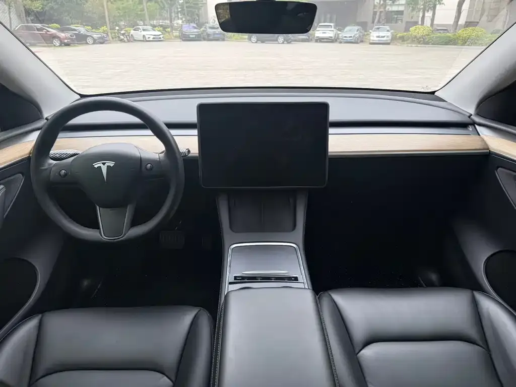 Tesla Model Y — фото 3