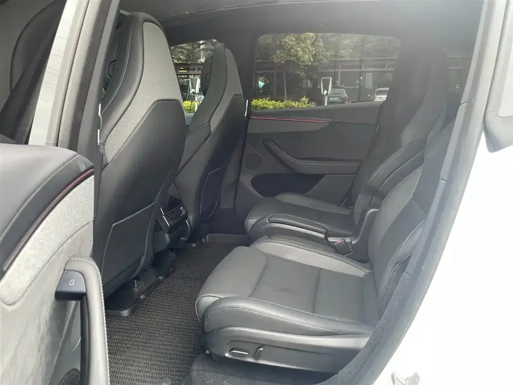 Tesla Model Y L 2025 из CN, фото 3