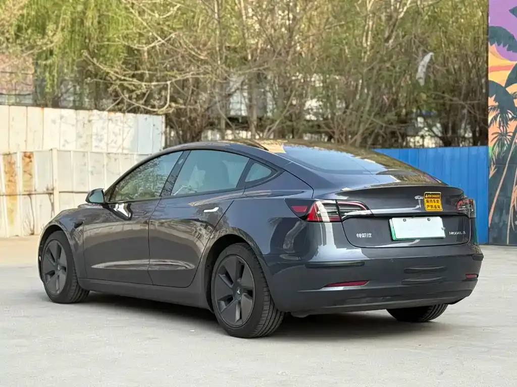 Tesla Model 3 — фото 9