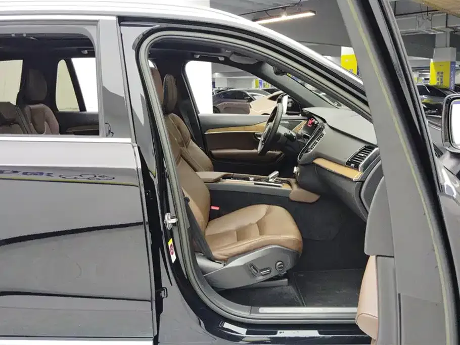 Volvo XC90 — фото 9