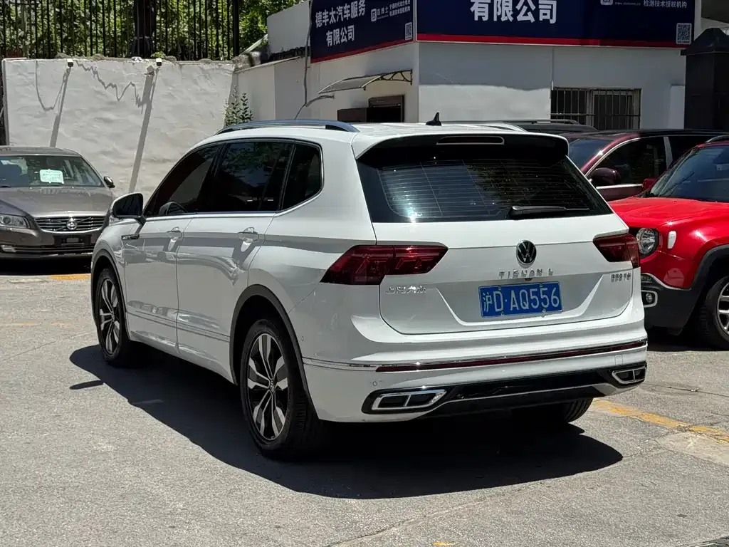 Volkswagen Tiguan L — фото 5
