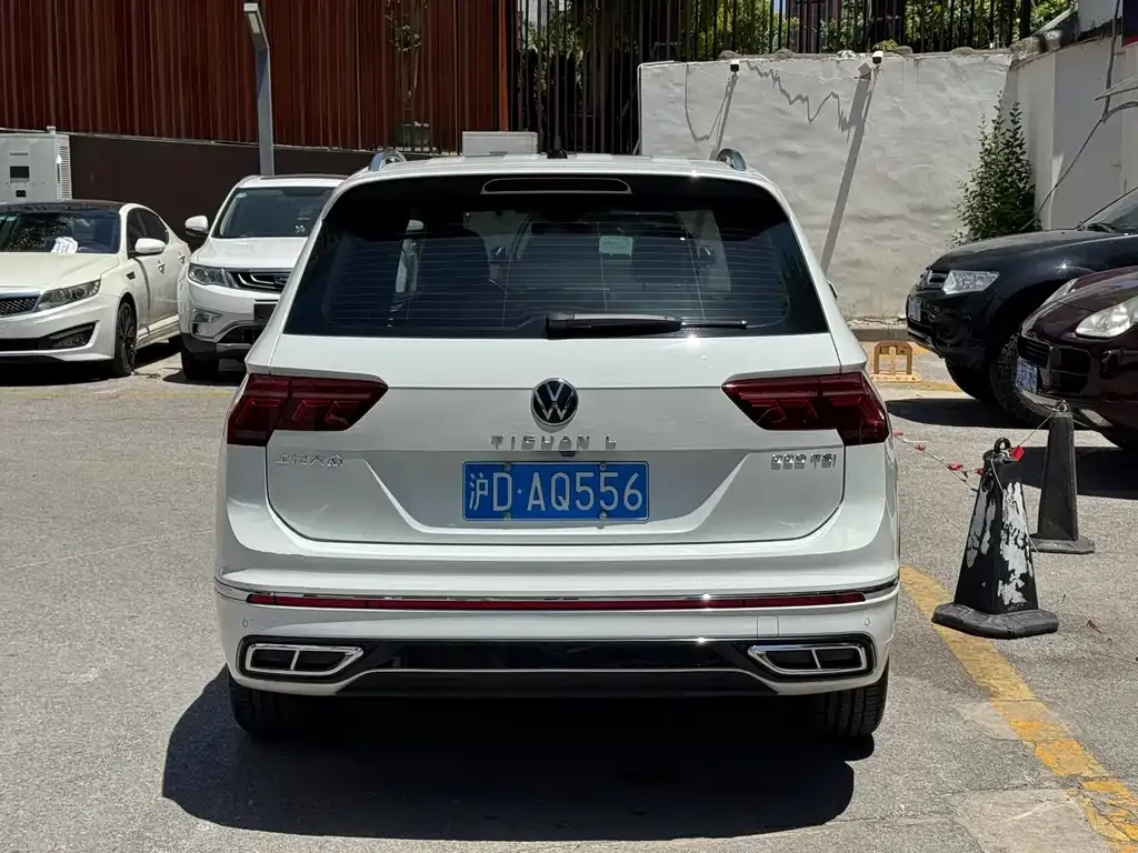 Volkswagen Tiguan L — фото 10