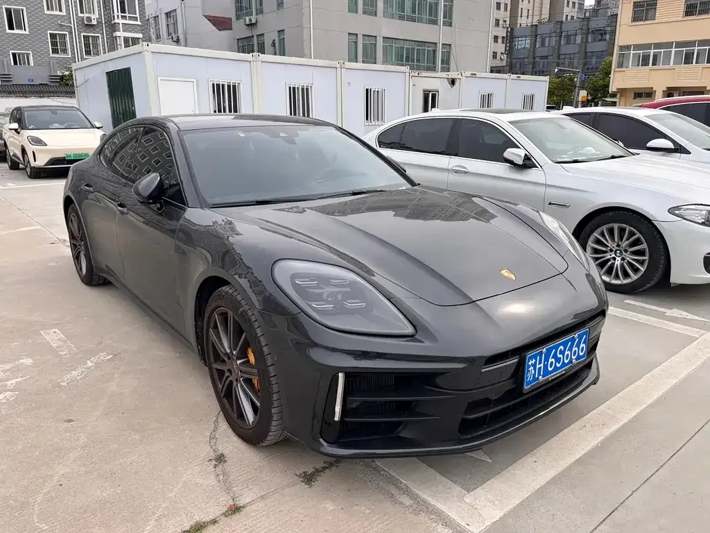 Porsche Panamera — фото 1