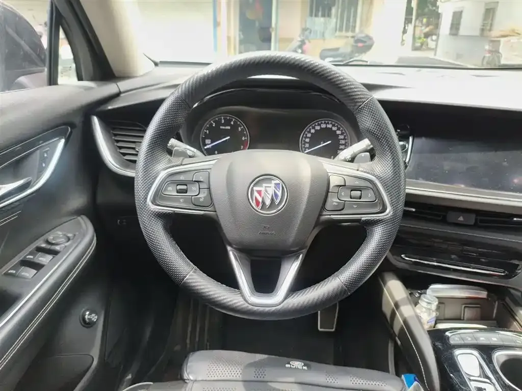 Buick Envision Plus — фото 9