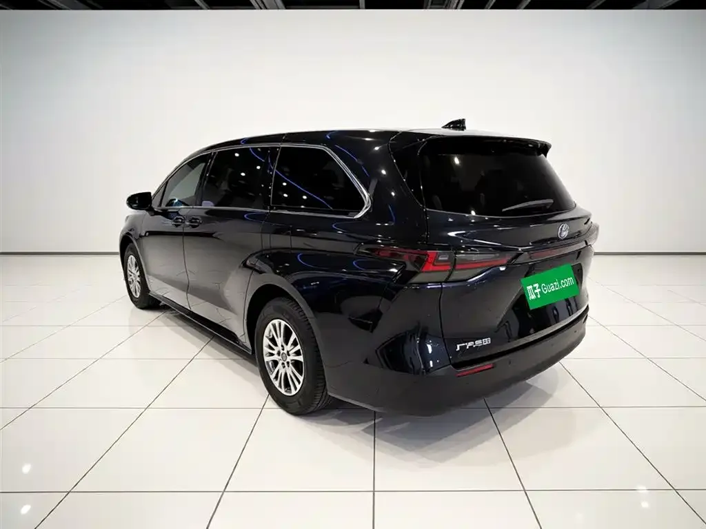 Toyota Sienna — фото 3
