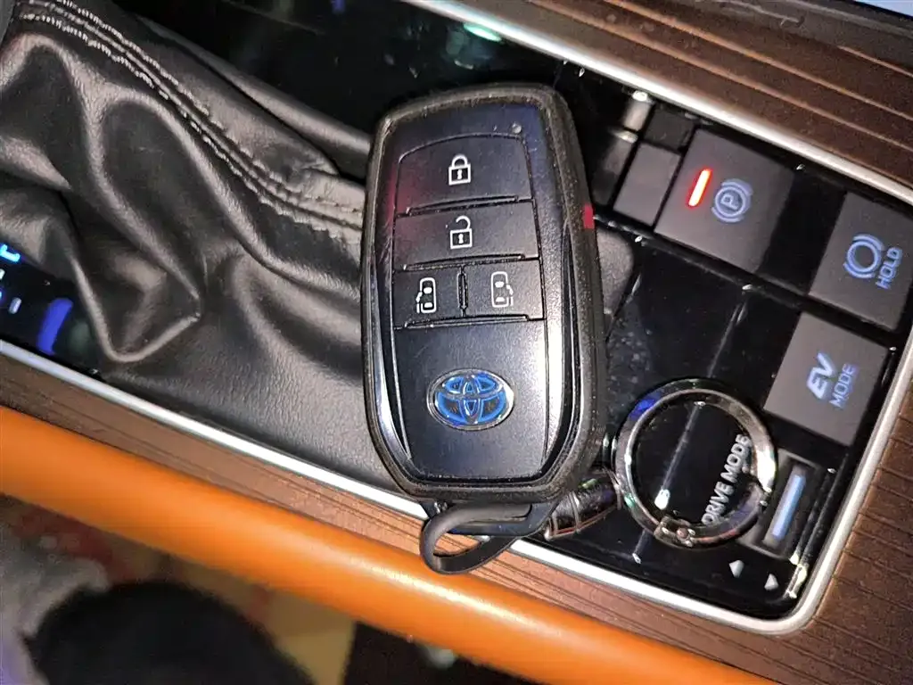 Toyota Sienna — фото 9