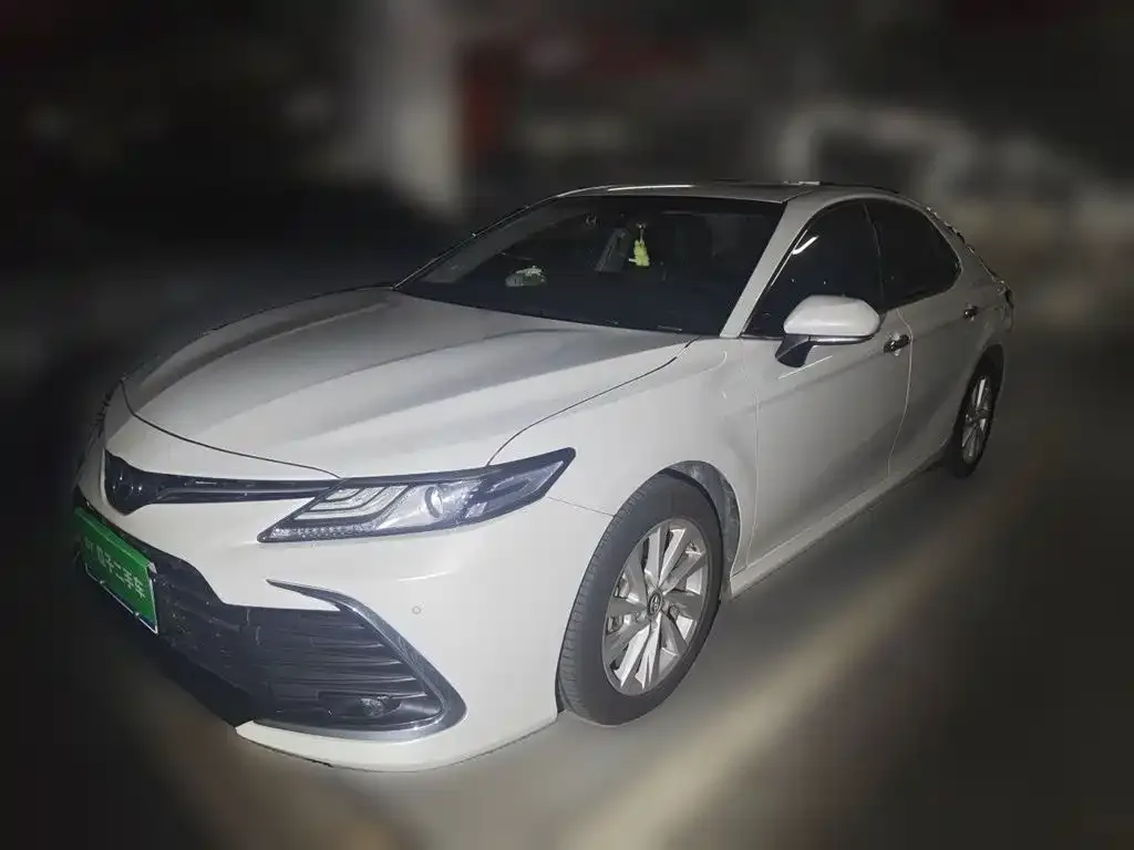 Toyota Camry — фото 5
