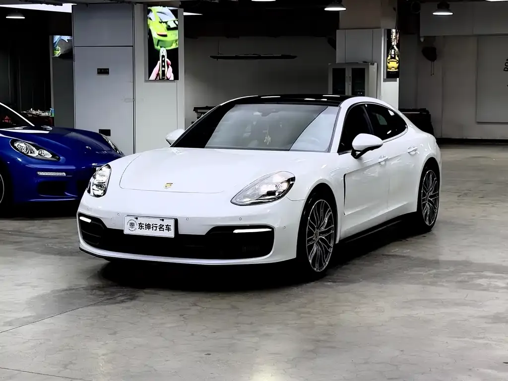 Porsche Panamera — фото 1