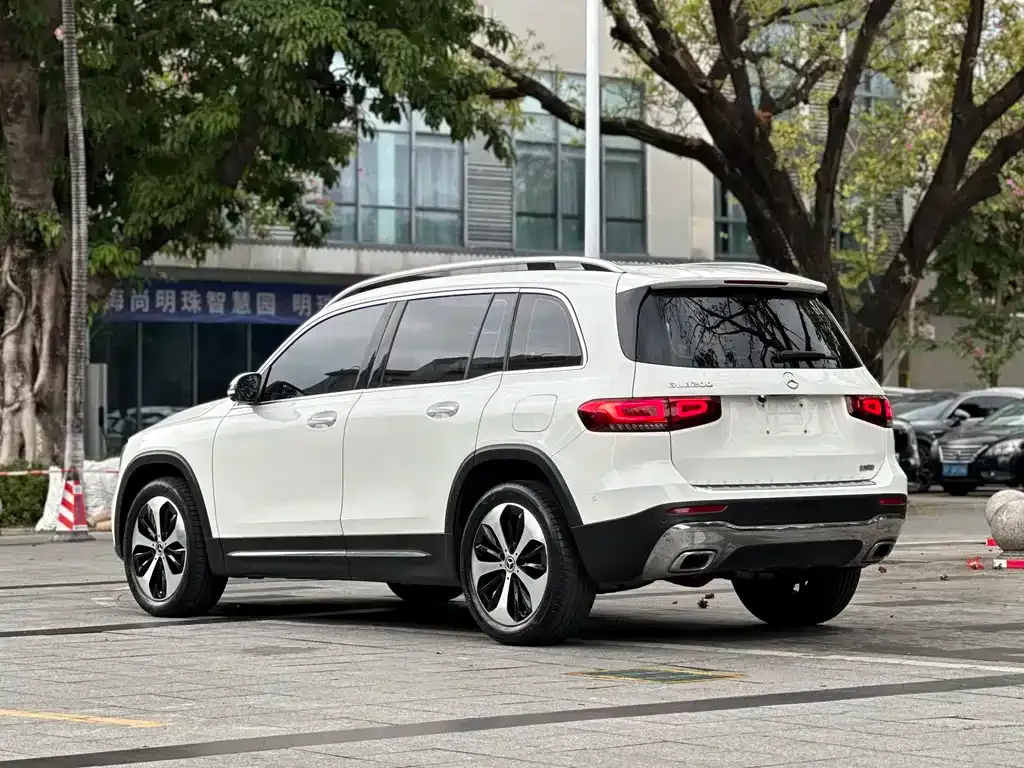 Mercedes-Benz GLB — фото 10